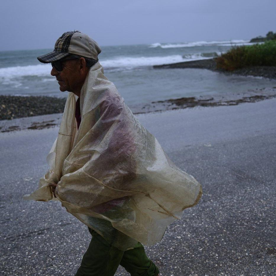 The Latest: Hundreds of thousands evacuate as Hurricane Melissa hits eastern Cuba